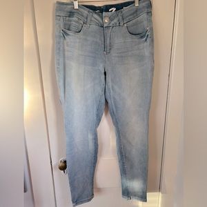 Seven7 Jeans